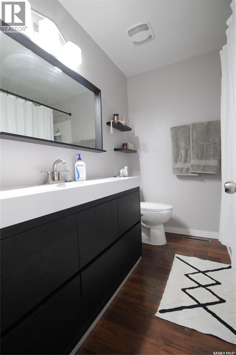 916 Moose Street, Moosomin, SK - Indoor Photo Showing Bathroom