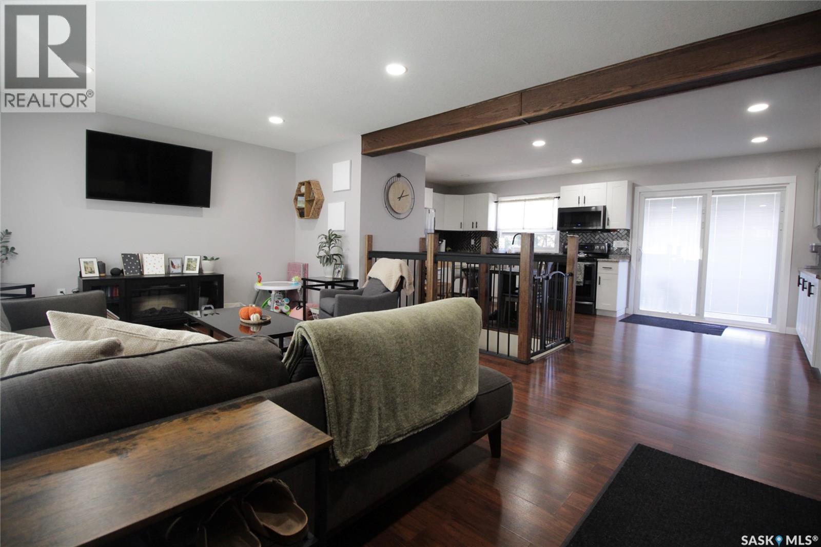 916 Moose Street, Moosomin, SK - Indoor Photo Showing Living Room