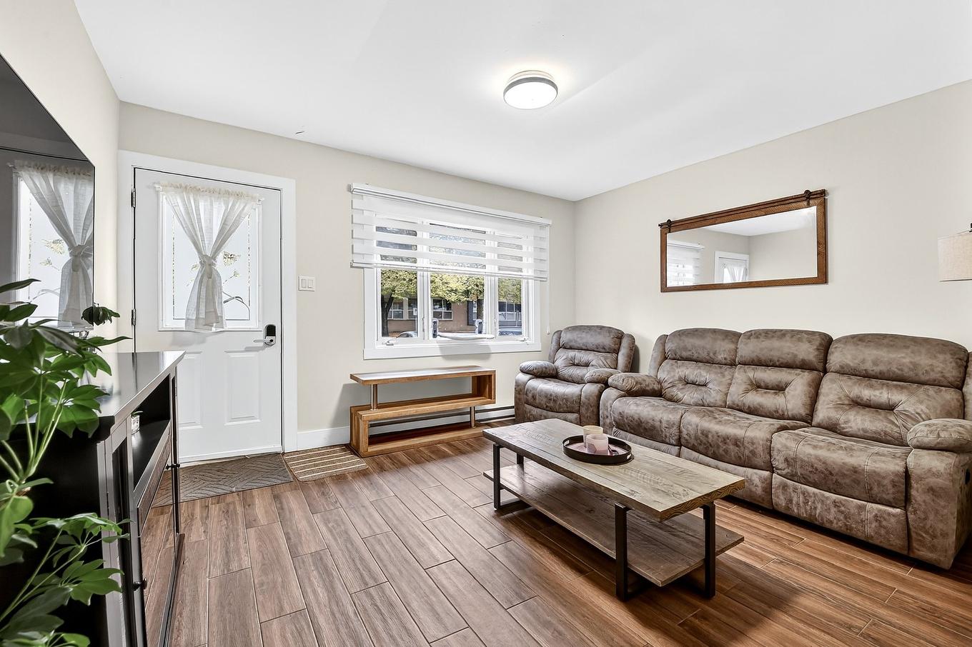 Salon - 221 9E Avenue, Deux-Montagnes, QC - Indoor Photo Showing Living Room