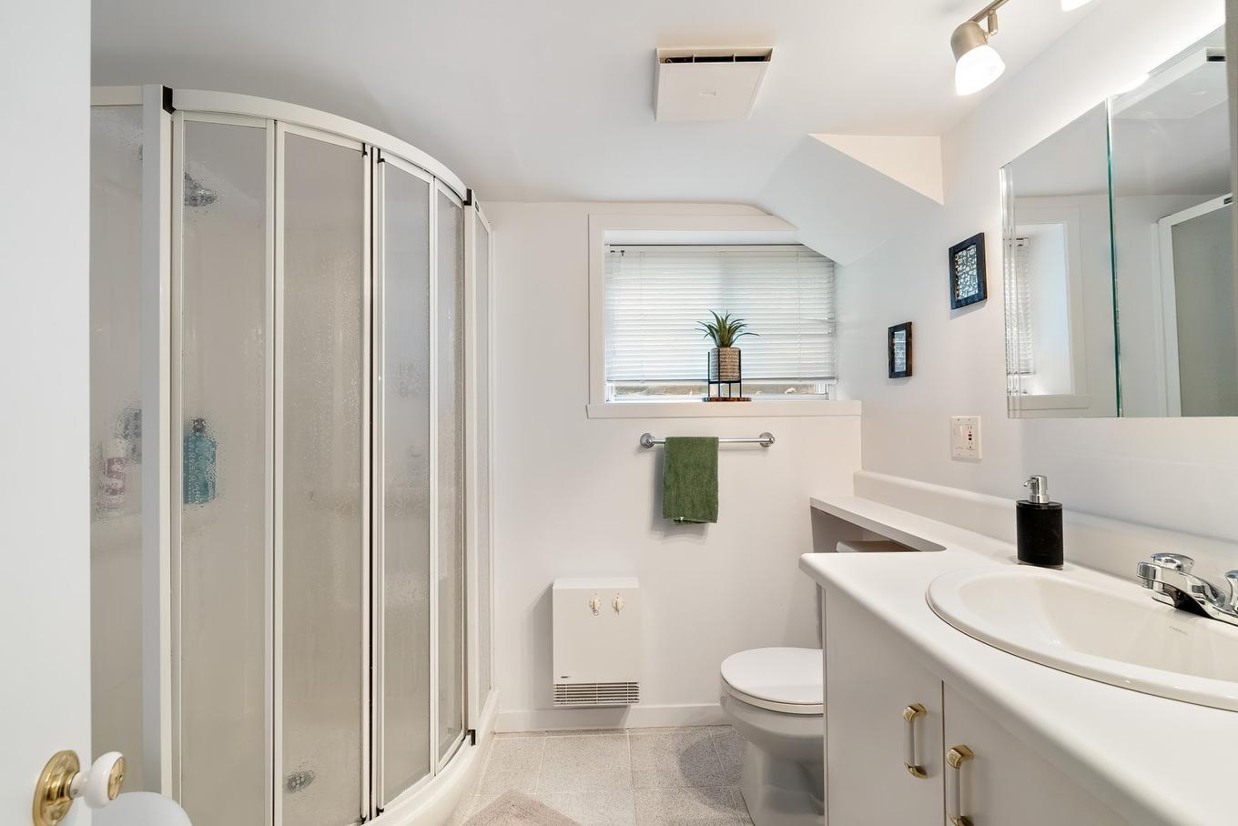 Bathroom - 2916 Rue De Summerside, Québec (Sainte-Foy/Sillery/Cap-Rouge), QC - Indoor Photo Showing Bathroom