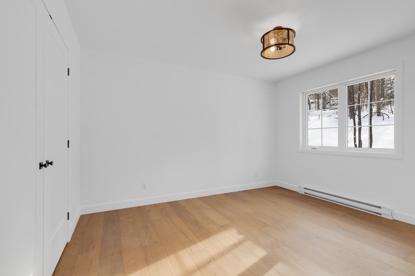 Primary bedroom - Rue Paulsen, Sainte-Agathe-Des-Monts, QC - Indoor Photo Showing Other Room