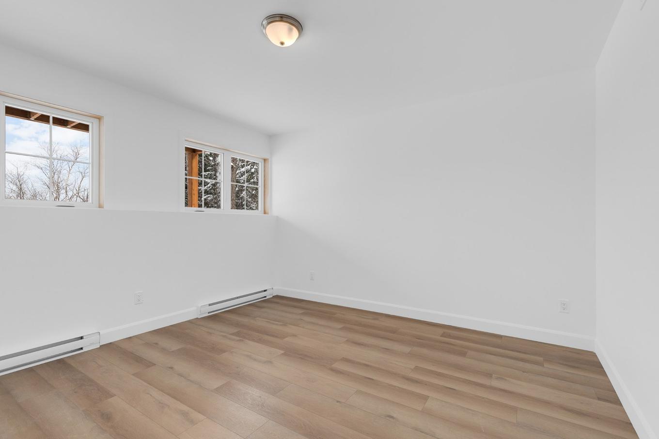 Bedroom - Rue Paulsen, Sainte-Agathe-Des-Monts, QC - Indoor Photo Showing Other Room