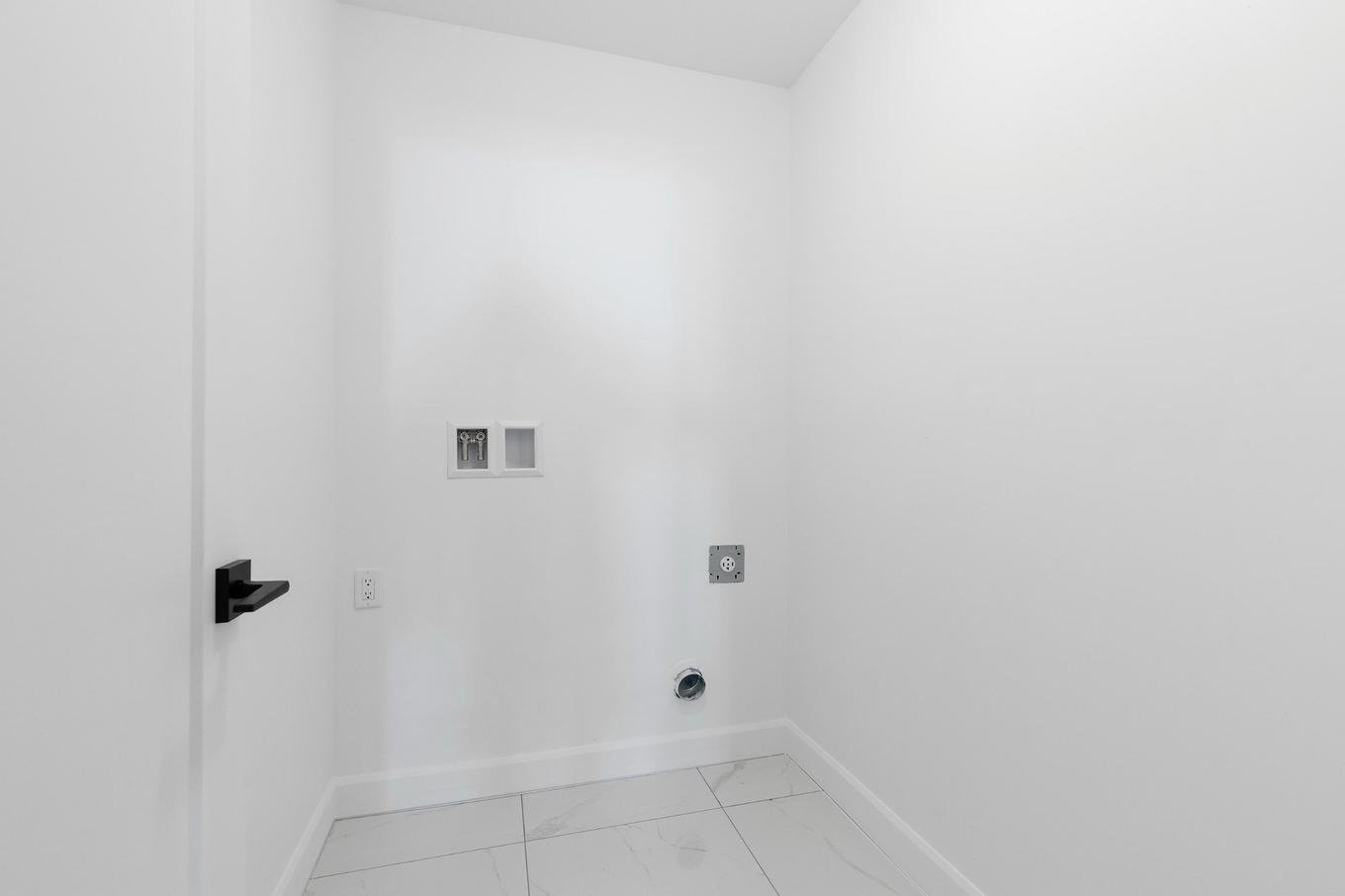 Laundry room - Rue Paulsen, Sainte-Agathe-Des-Monts, QC - Indoor Photo Showing Other Room