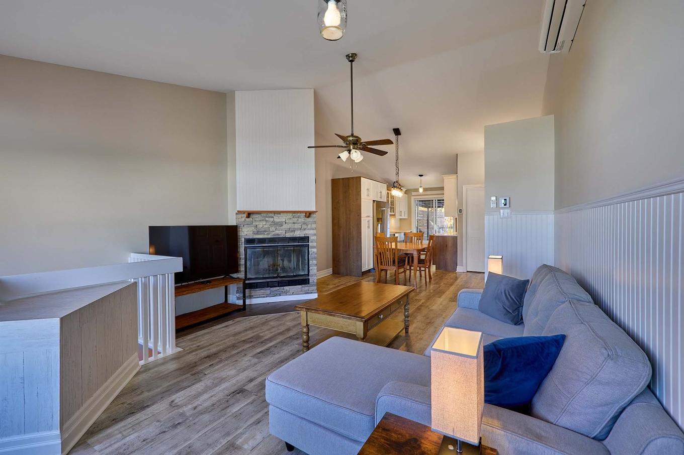 Living room - 683 Rue Chénier, Saint-Jérôme, QC - Indoor Photo Showing Living Room With Fireplace
