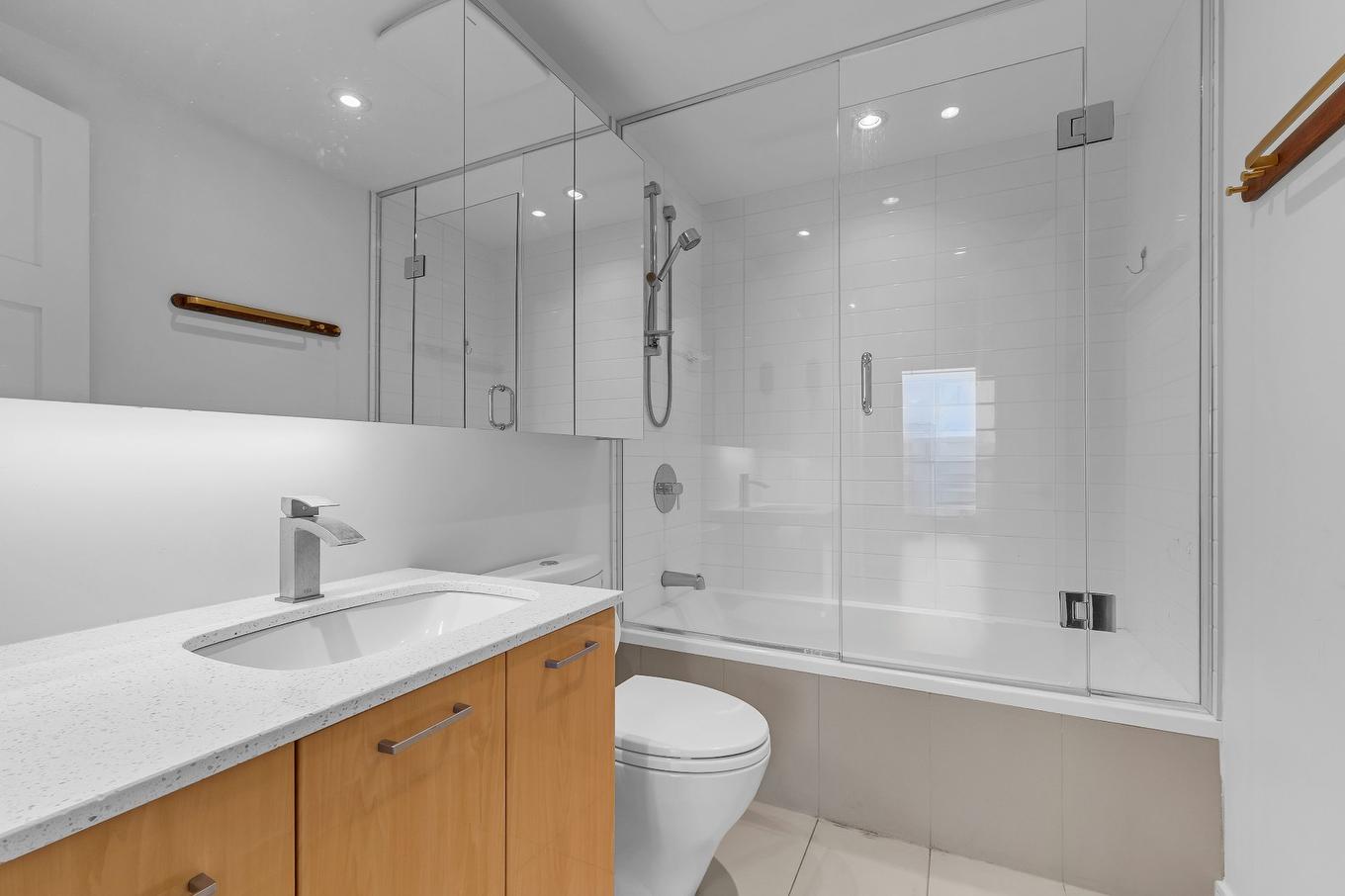 Salle de bains attenante à la CCP - 806-299 Rue De La Rotonde, Montréal (Verdun/Île-Des-Soeurs), QC - Indoor Photo Showing Bathroom