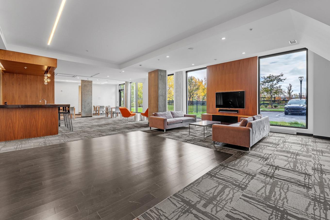 Salle communautaire - 806-299 Rue De La Rotonde, Montréal (Verdun/Île-Des-Soeurs), QC - Indoor Photo Showing Living Room With Fireplace