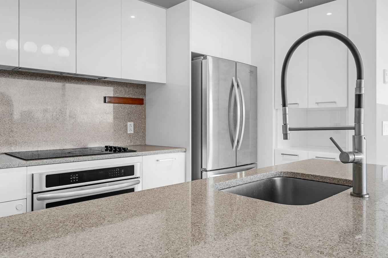 Cuisine - 806-299 Rue De La Rotonde, Montréal (Verdun/Île-Des-Soeurs), QC - Indoor Photo Showing Kitchen With Upgraded Kitchen