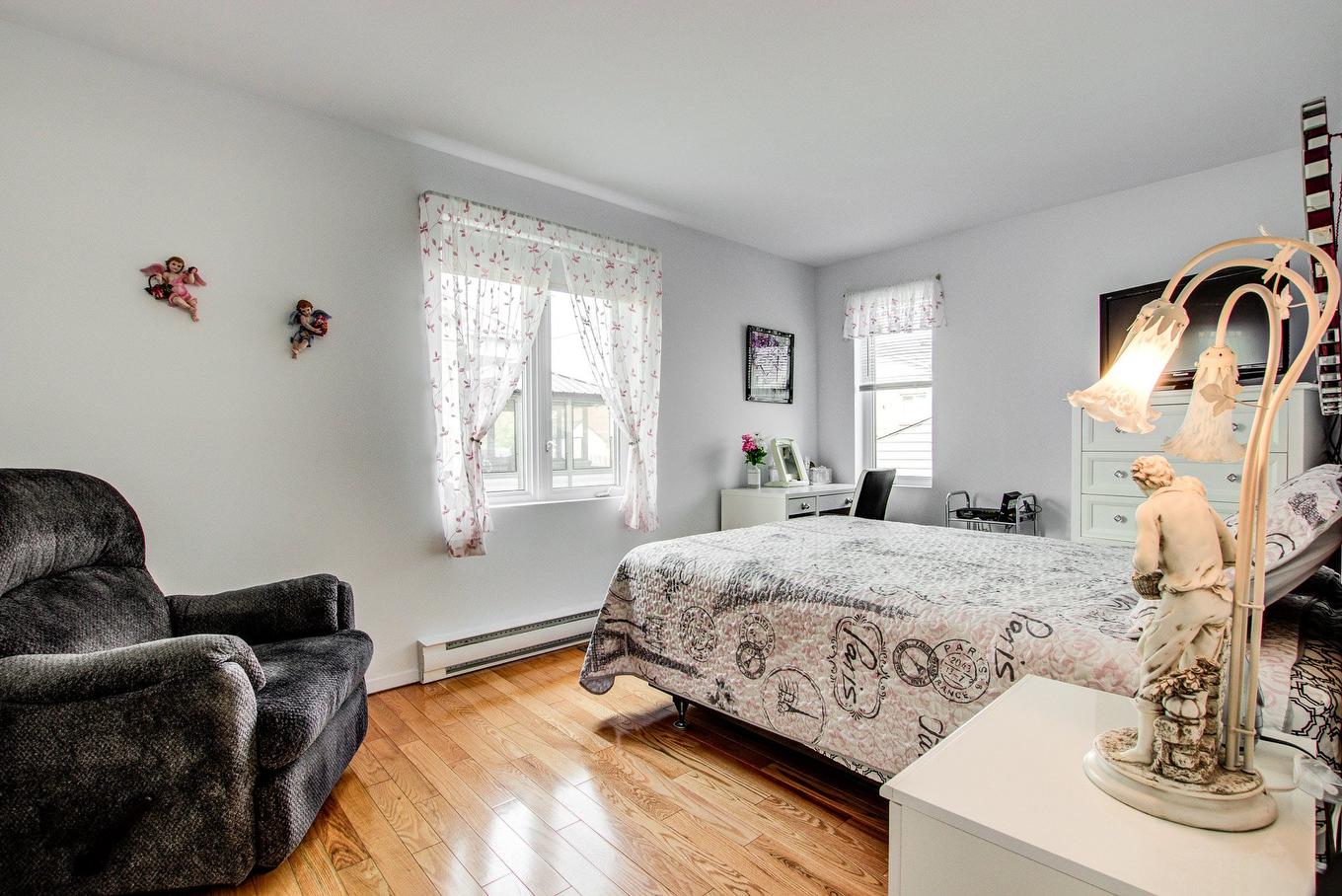 Bedroom - 1739 Rue Soucy, Longueuil (Saint-Hubert), QC - Indoor Photo Showing Bedroom