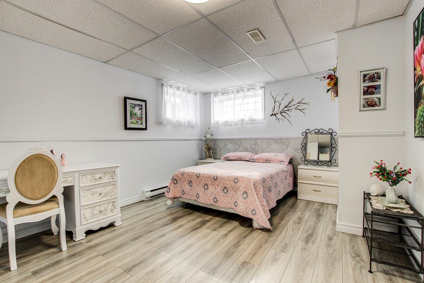Bedroom - 1739 Rue Soucy, Longueuil (Saint-Hubert), QC - Indoor Photo Showing Bedroom