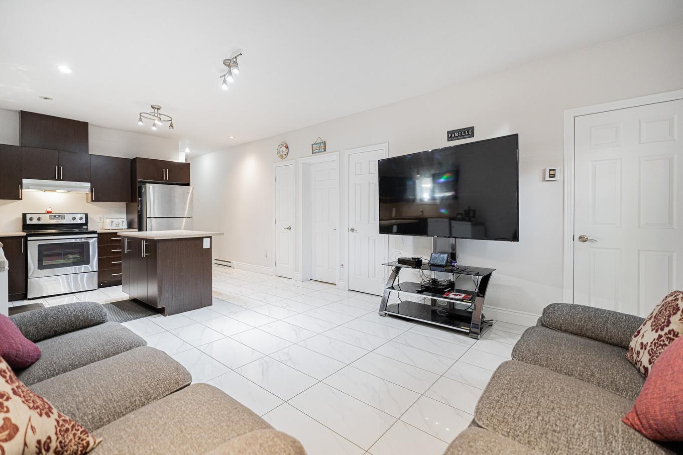 Living room - 2-2519 Rue Préfontaine, Longueuil (Le Vieux-Longueuil), QC - Indoor