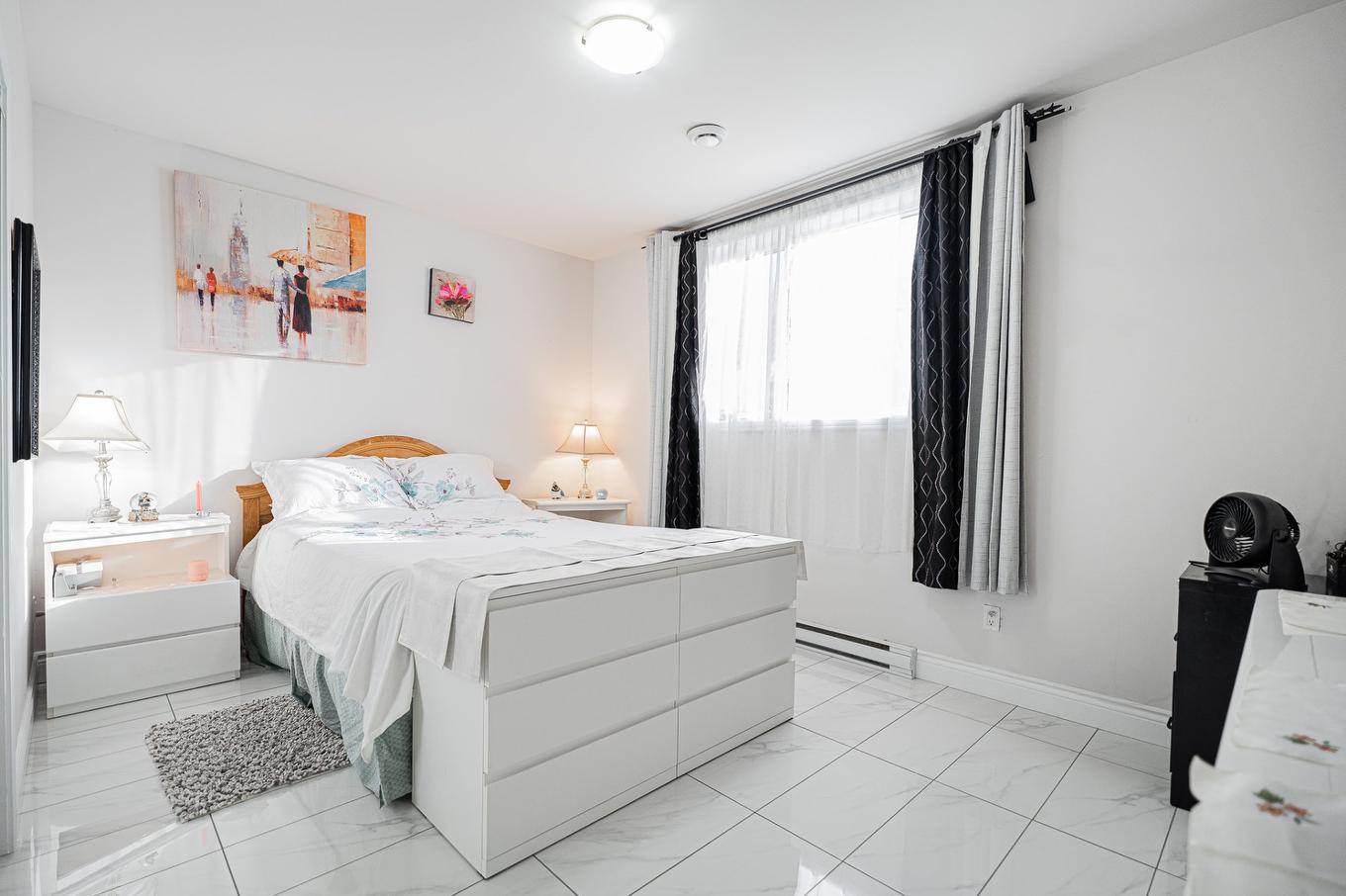 Primary bedroom - 2-2519 Rue Préfontaine, Longueuil (Le Vieux-Longueuil), QC - Indoor Photo Showing Bedroom