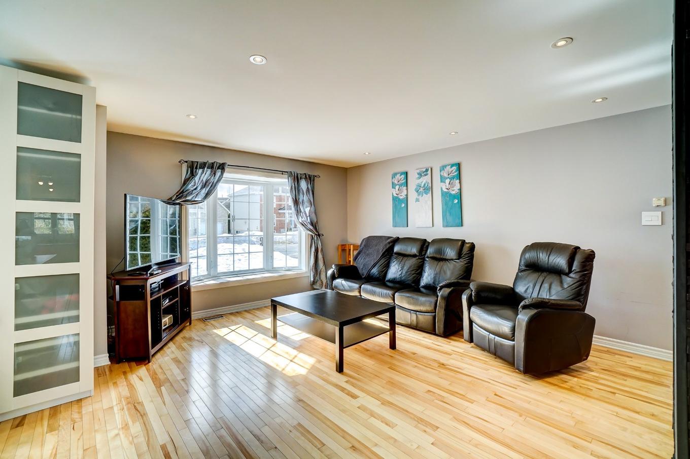 Living room - 412 Rue Chagnon, Gatineau (Aylmer), QC - Indoor Photo Showing Living Room