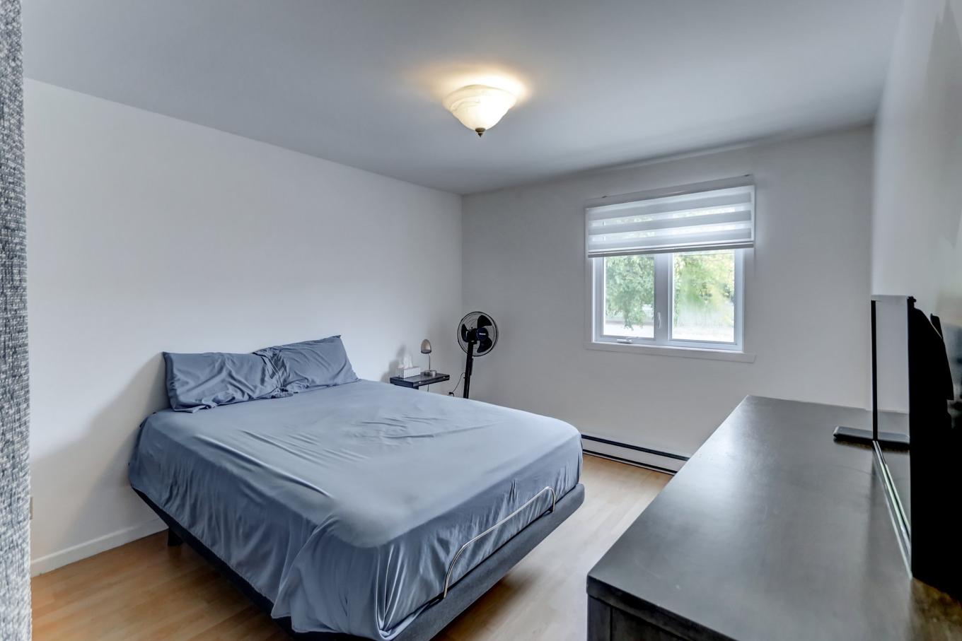 Primary bedroom - 235 Rue Marie-Dostaler, Trois-Rivières, QC - Indoor Photo Showing Bedroom