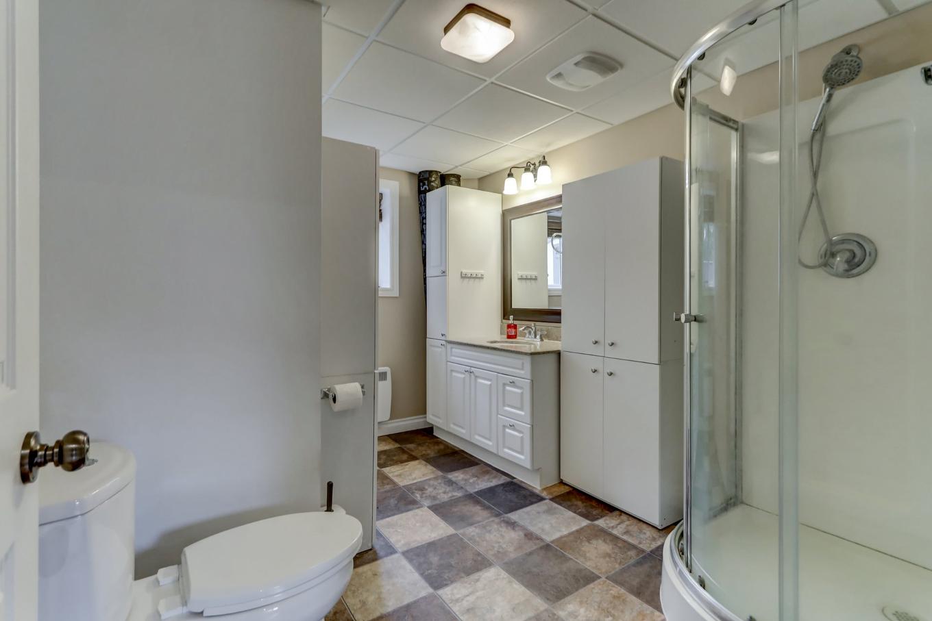 Bathroom - 235 Rue Marie-Dostaler, Trois-Rivières, QC - Indoor Photo Showing Bathroom