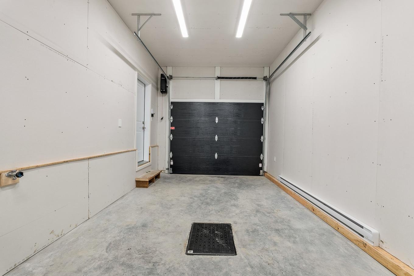 Garage - 3505 Rue De La Herse, Québec (Les Rivières), QC - Indoor Photo Showing Garage
