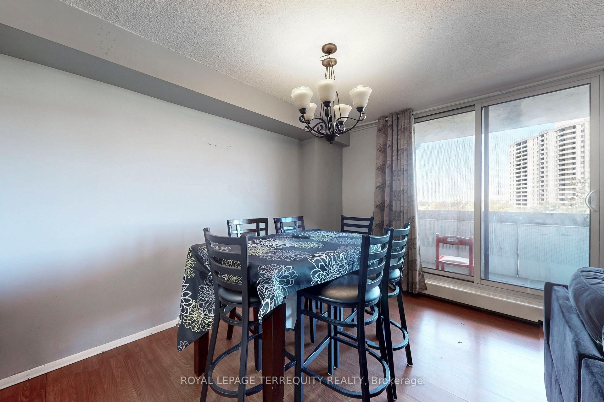 410-5 San Romano Way, Toronto, ON - Indoor Photo Showing Dining Room