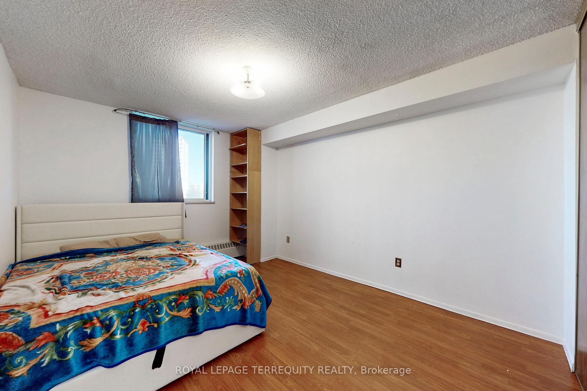 410-5 San Romano Way, Toronto, ON - Indoor Photo Showing Bedroom