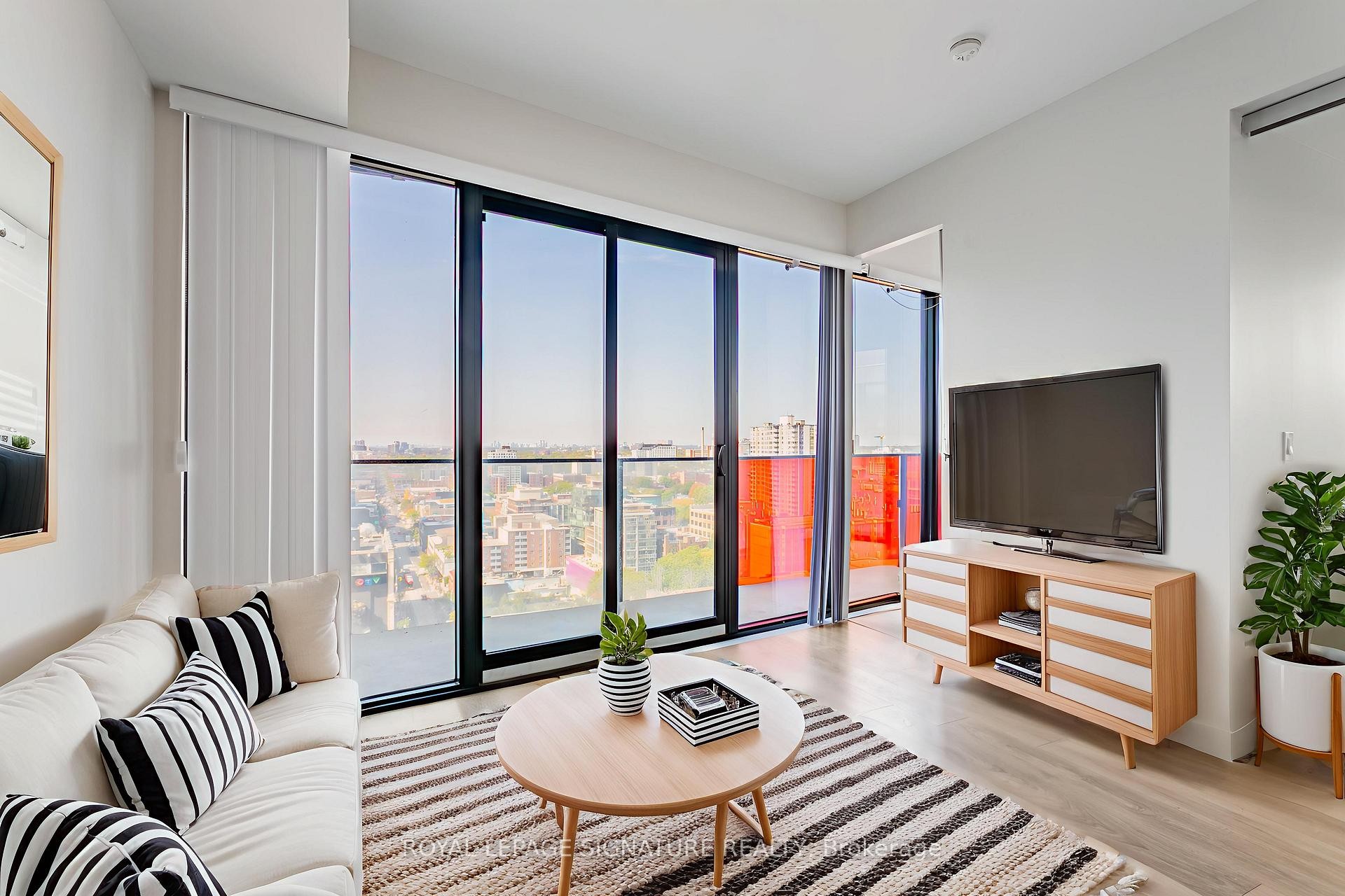 1805-215 Queen Street W, Toronto, ON - Indoor