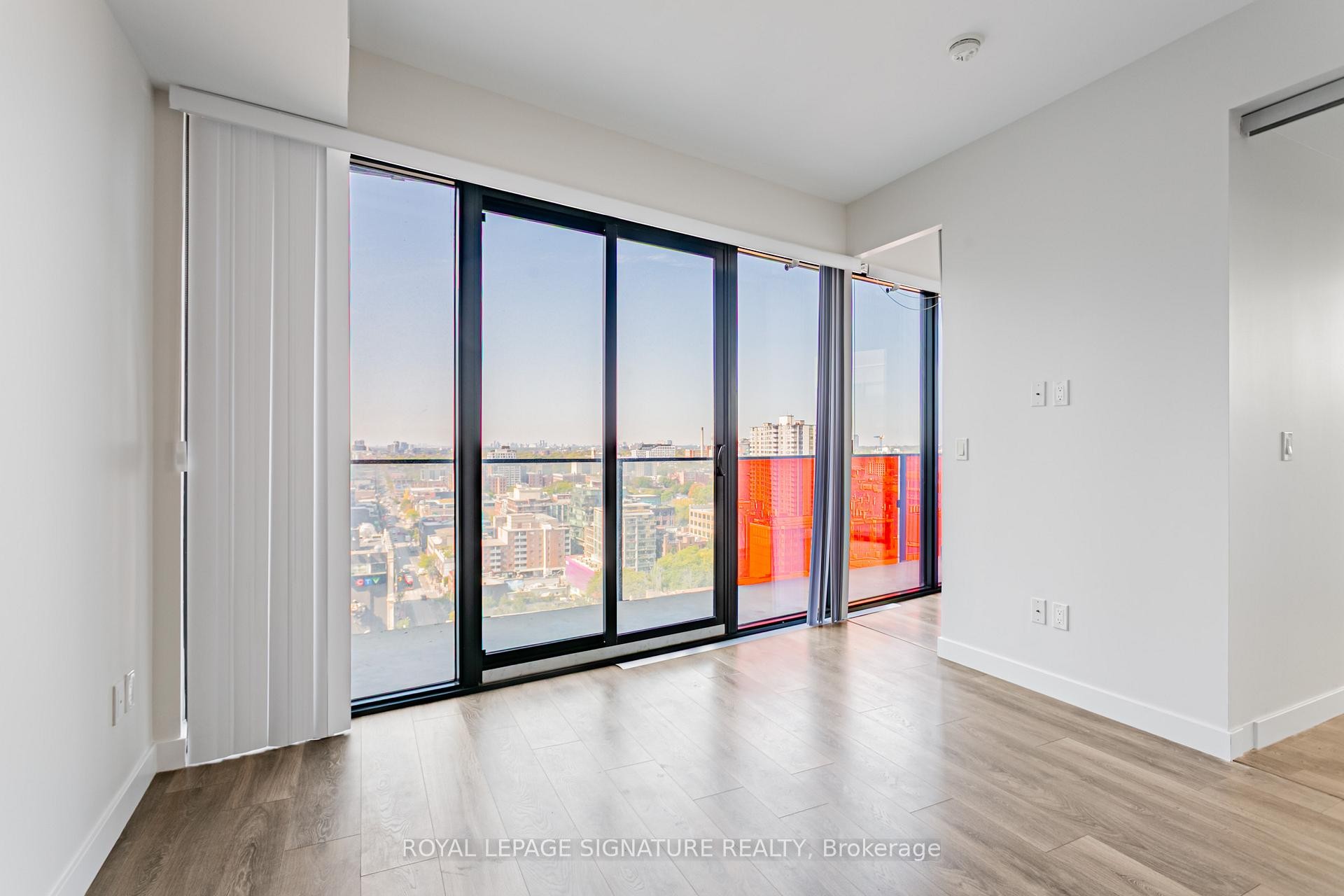 1805-215 Queen Street W, Toronto, ON - Indoor Photo Showing Other Room