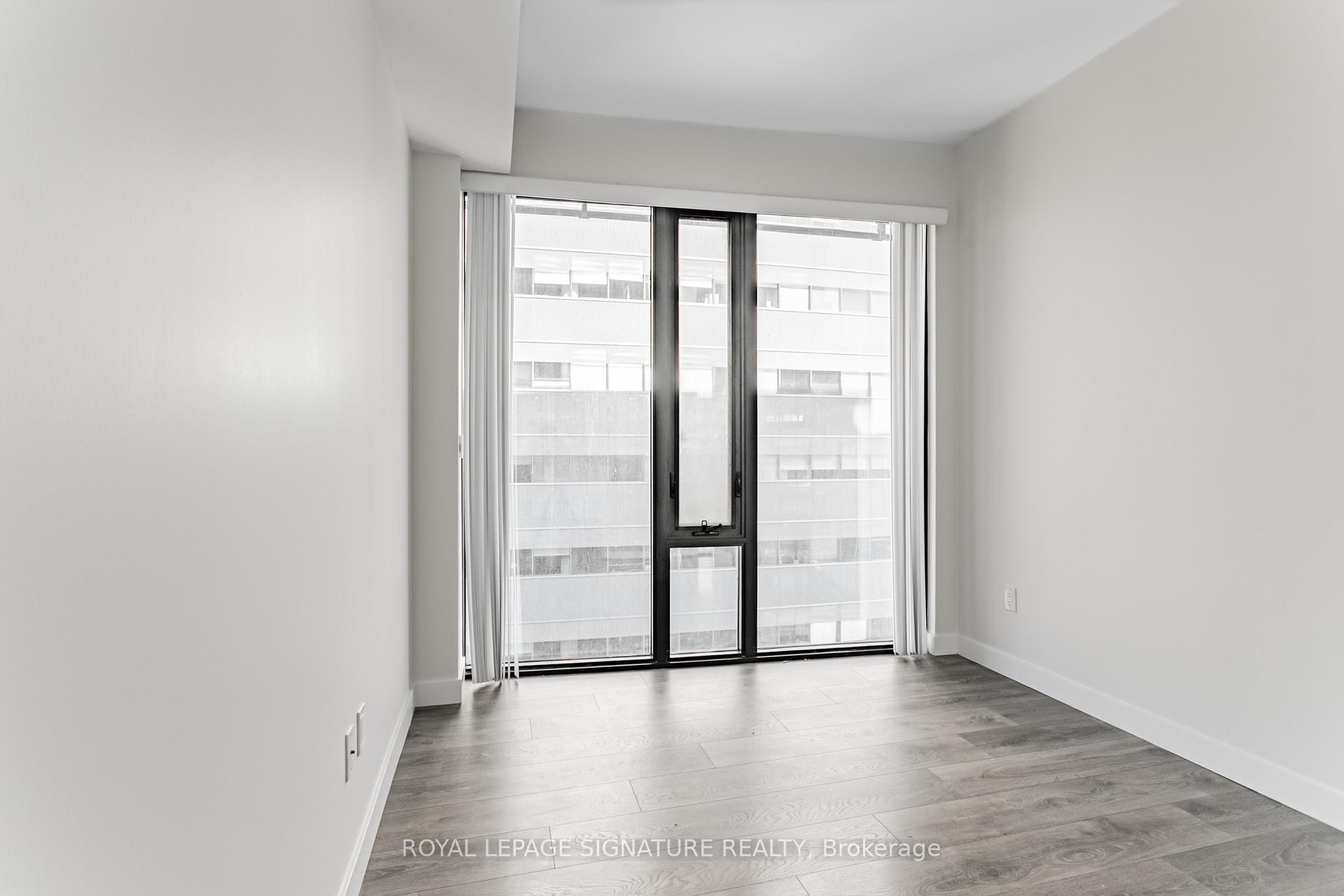 1805-215 Queen Street W, Toronto, ON - Indoor Photo Showing Other Room