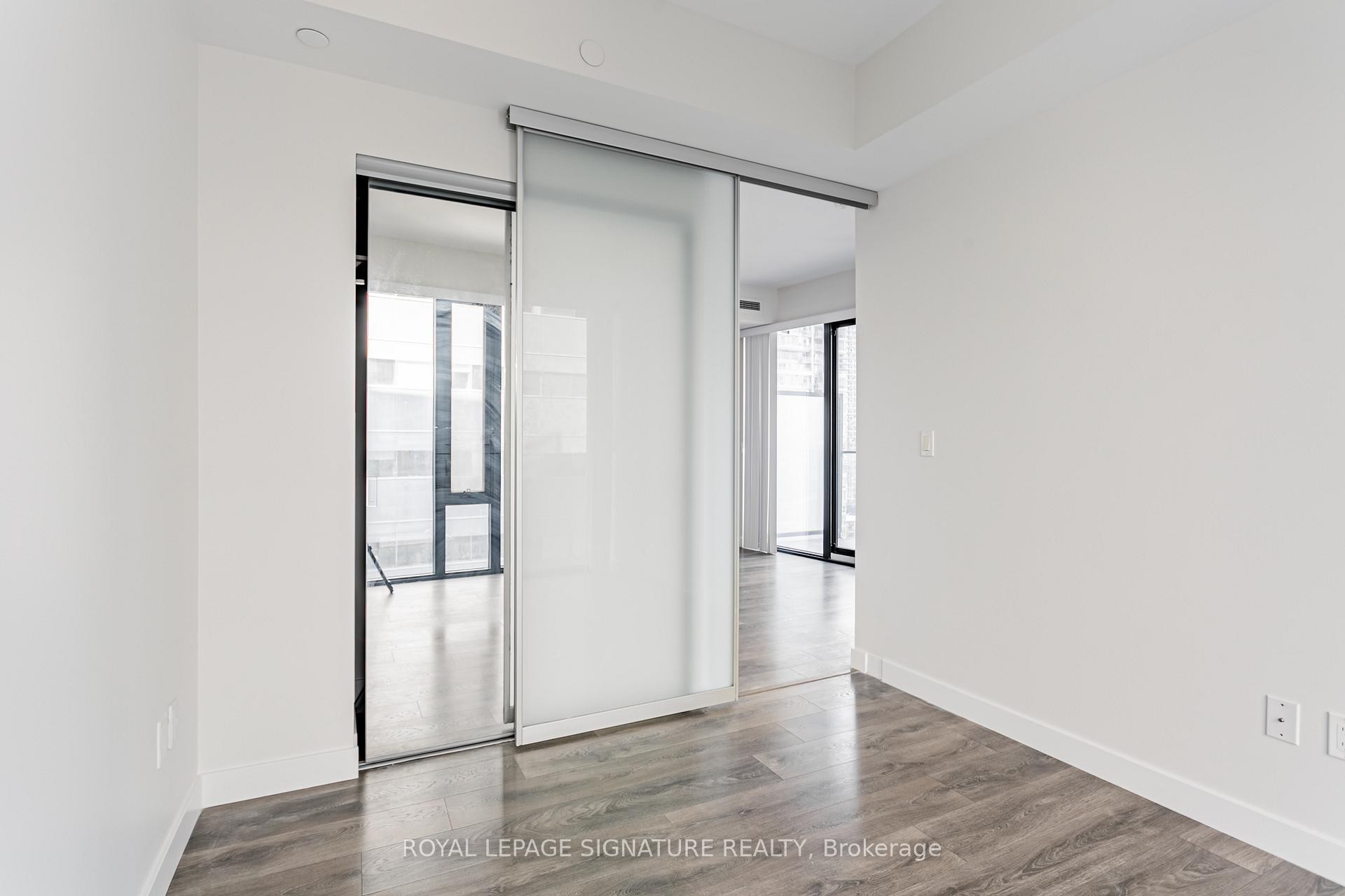 1805-215 Queen Street W, Toronto, ON - Indoor Photo Showing Other Room