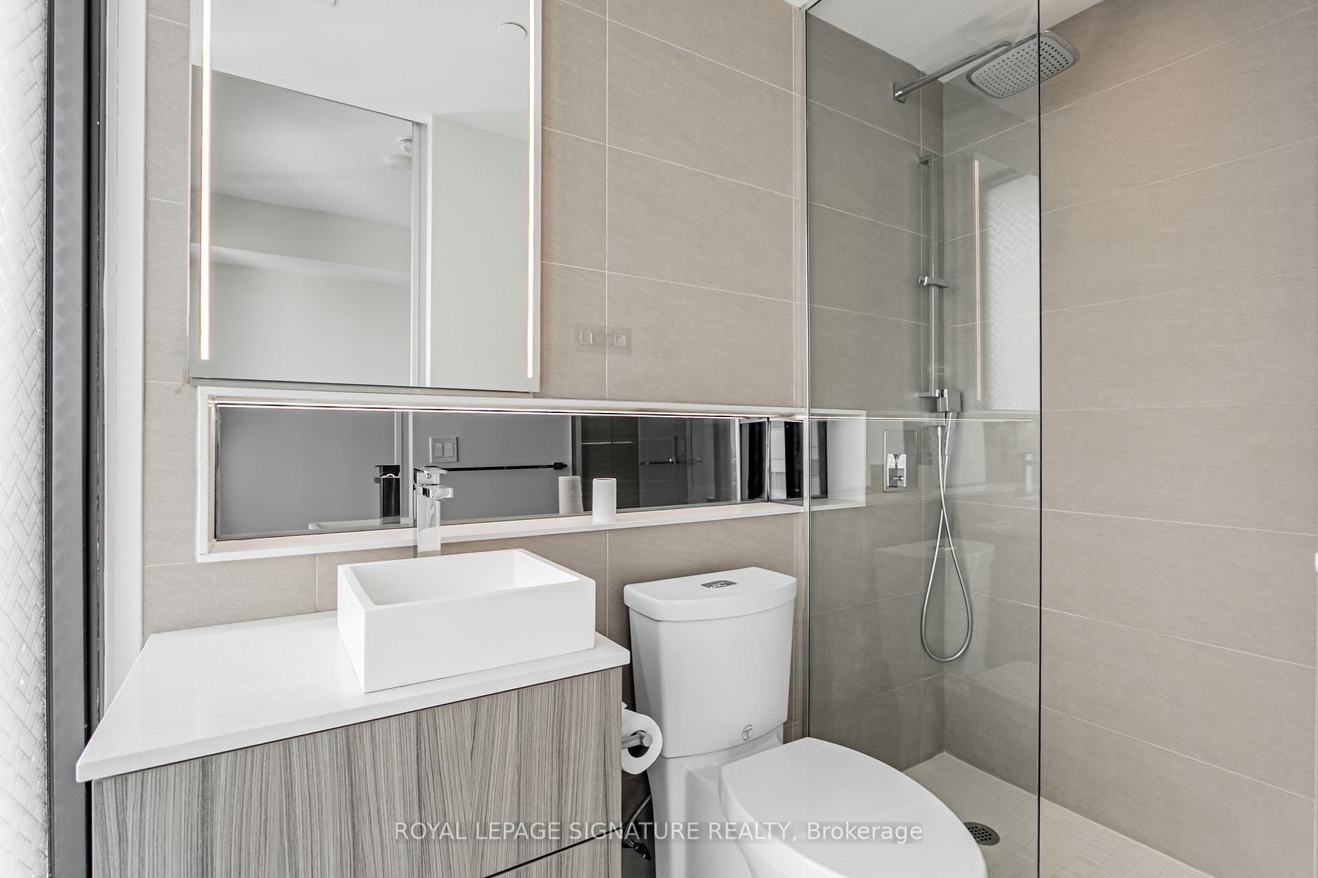 1805-215 Queen Street W, Toronto, ON - Indoor Photo Showing Bathroom