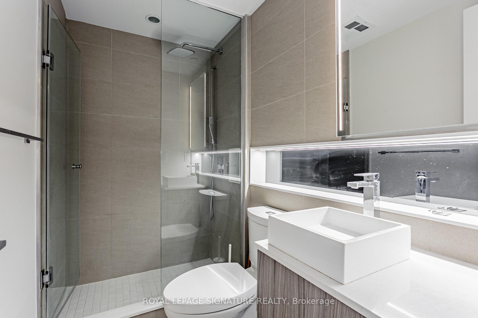 1805-215 Queen Street W, Toronto, ON - Indoor Photo Showing Bathroom