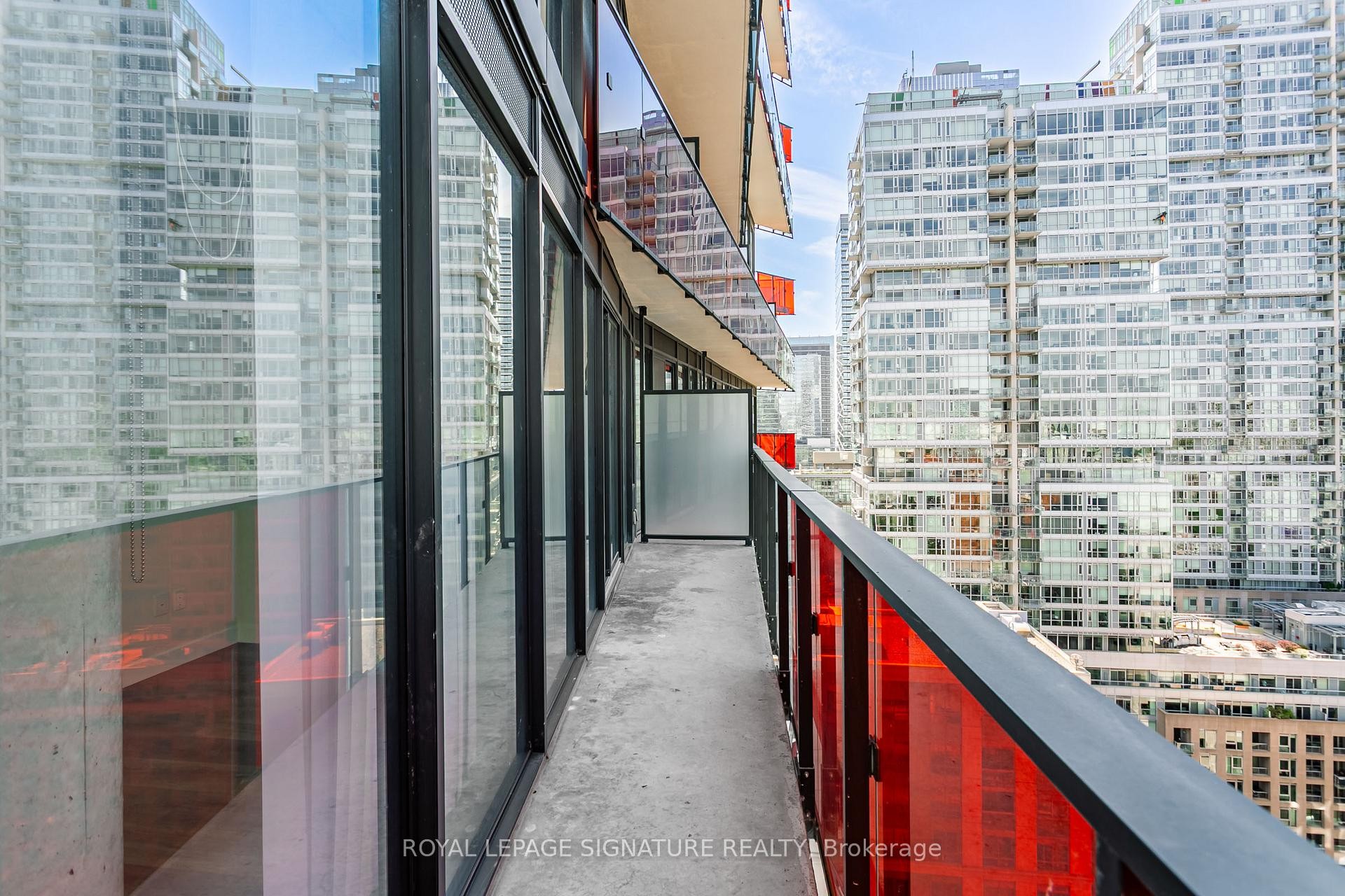 1805-215 Queen Street W, Toronto, ON - Outdoor