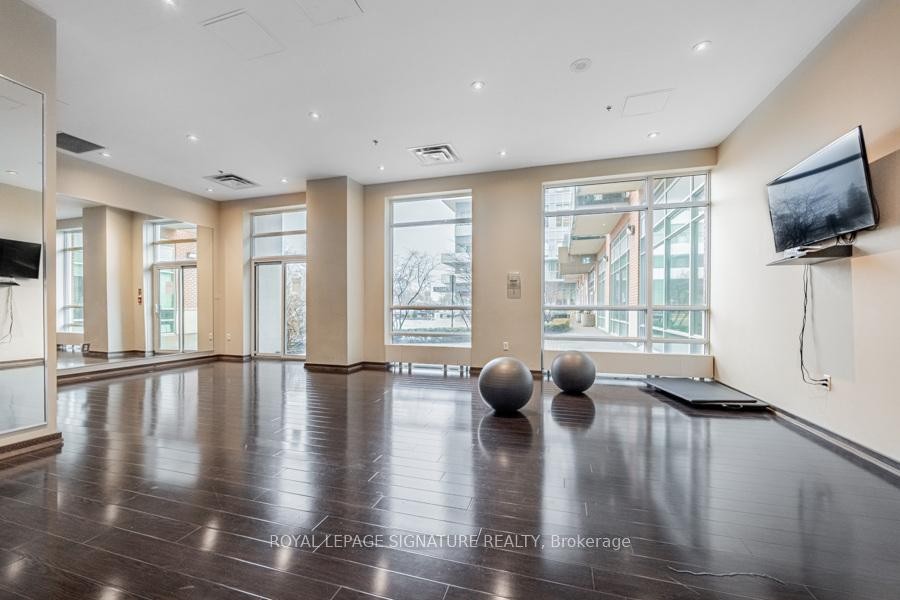 1805-215 Queen Street W, Toronto, ON - Indoor Photo Showing Other Room