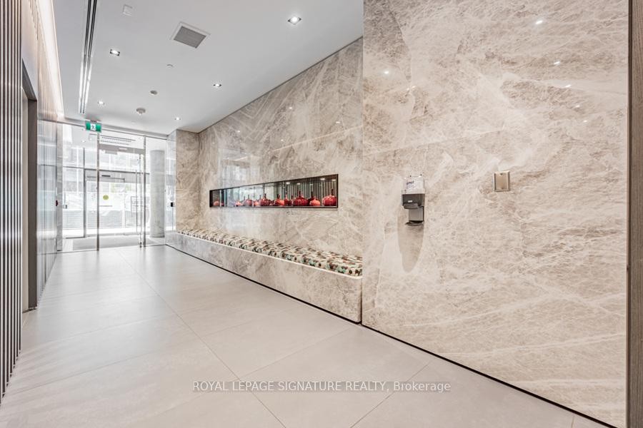 1805-215 Queen Street W, Toronto, ON - Indoor Photo Showing Other Room