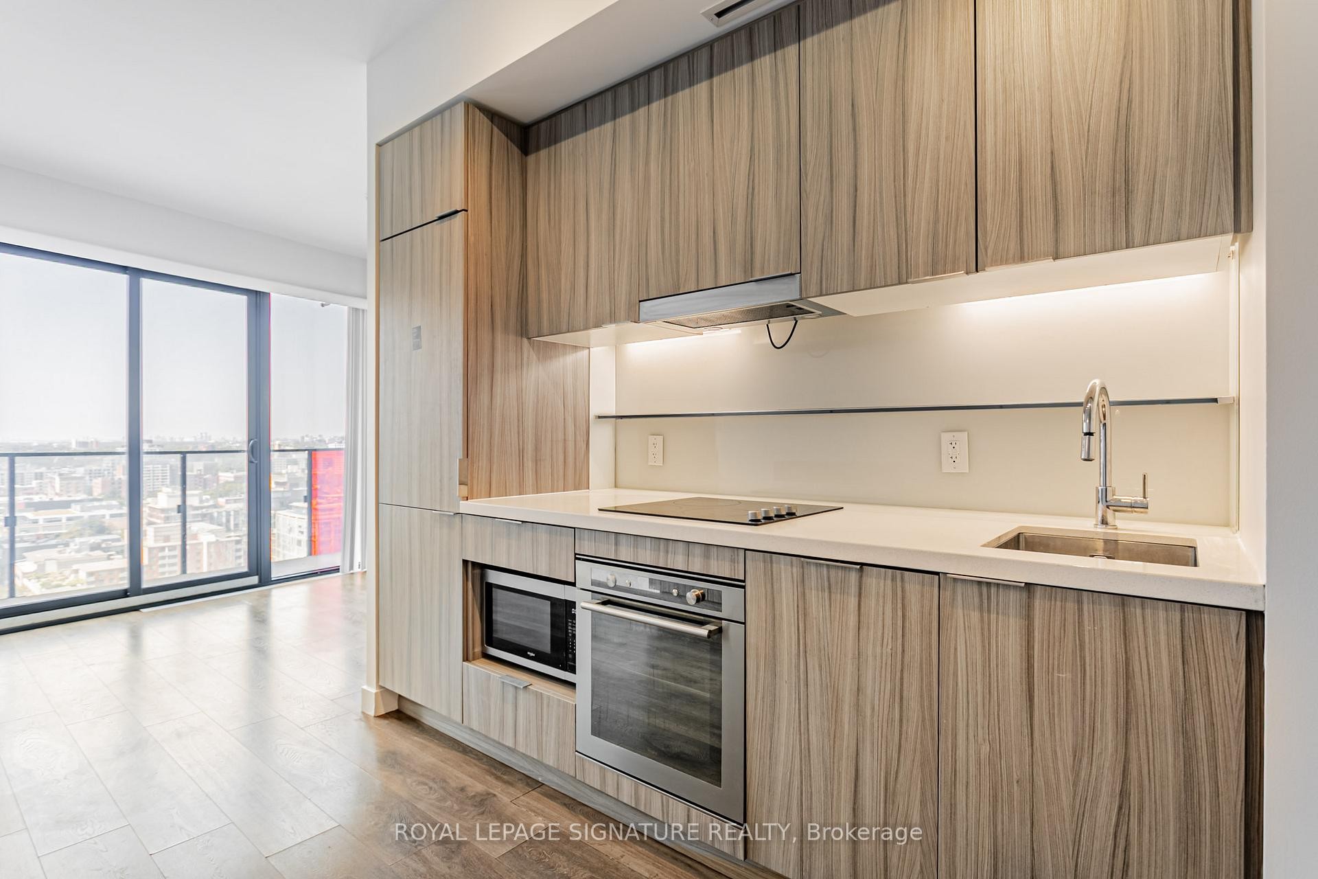 1805-215 Queen Street W, Toronto, ON - Indoor