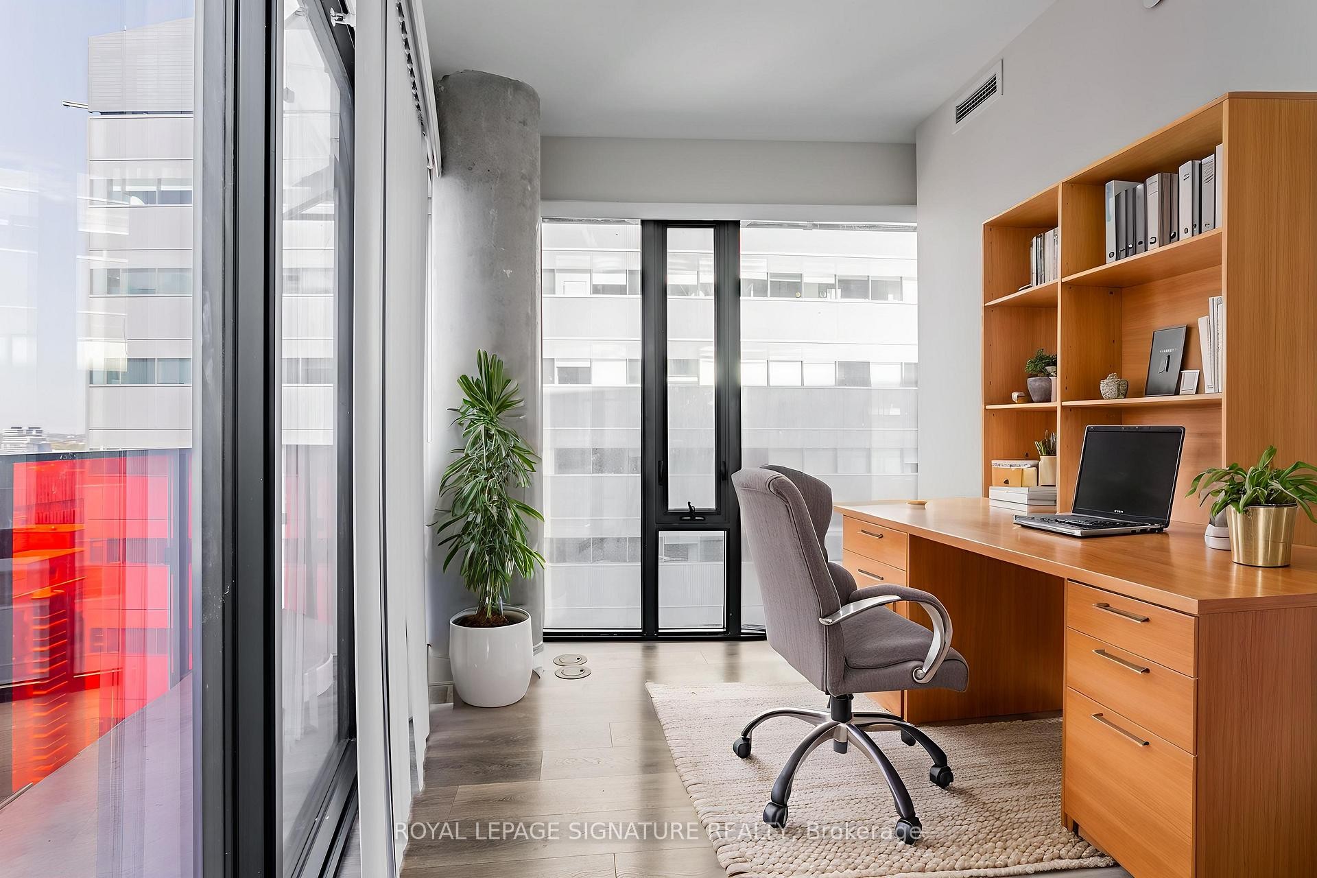 1805-215 Queen Street W, Toronto, ON - Indoor Photo Showing Office