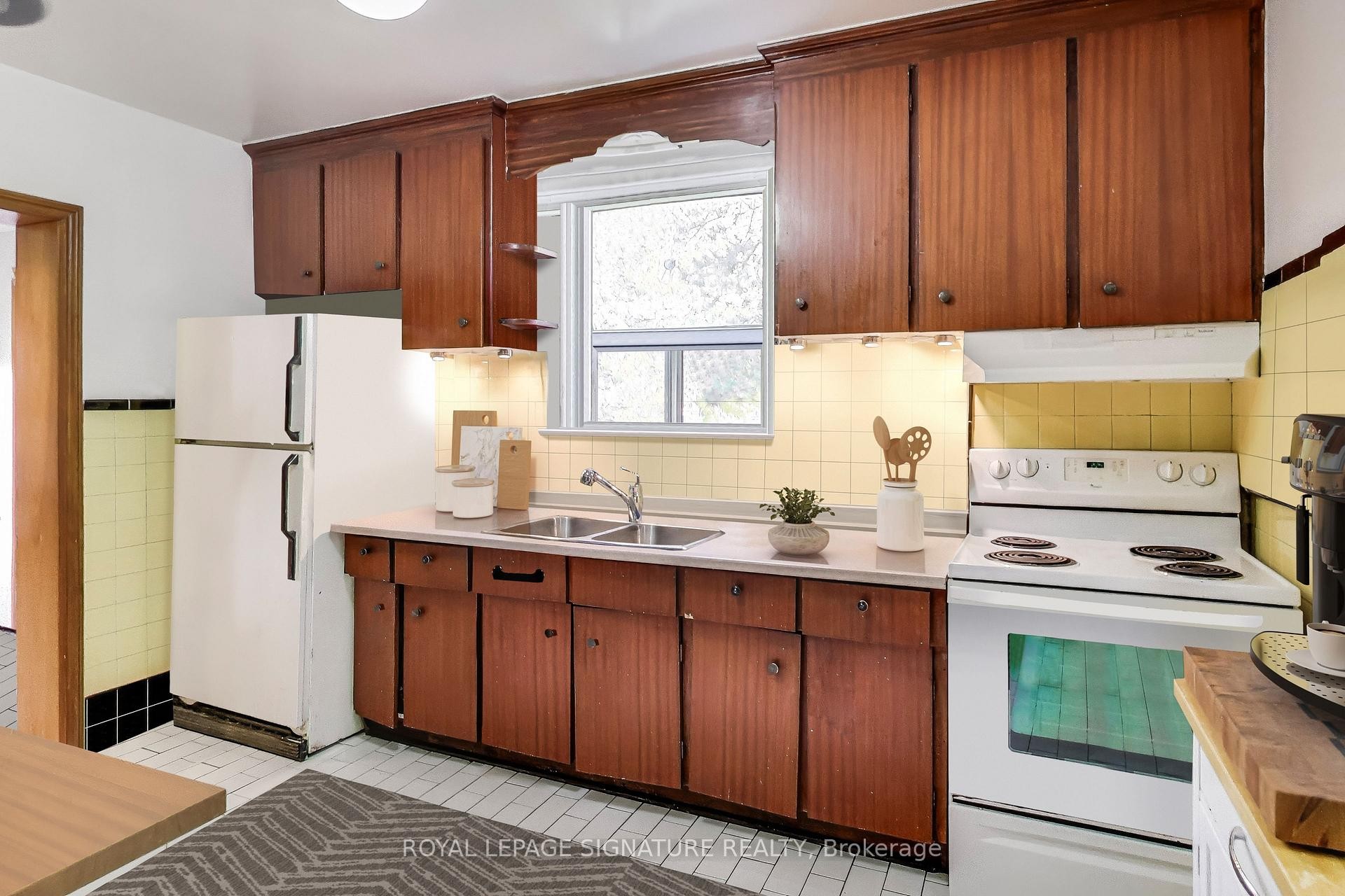 6 Brandon Avenue, Toronto, ON - Indoor Photo Showing Kitchen With Double Sink