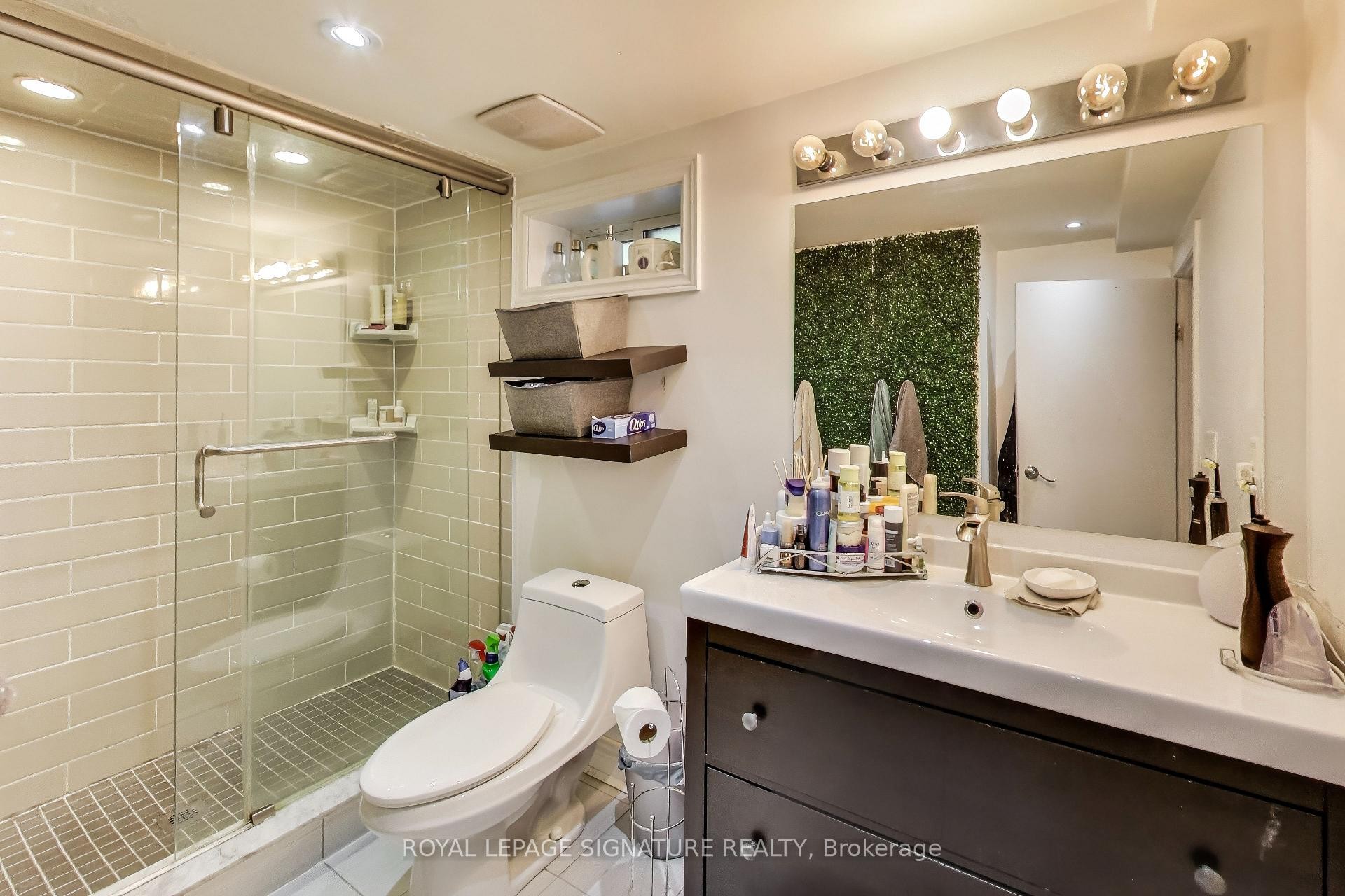 6 Brandon Avenue, Toronto, ON - Indoor Photo Showing Bathroom
