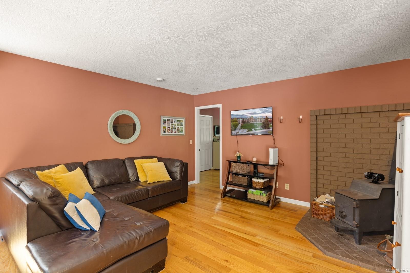 1725 Millstream Rd, Highlands, BC