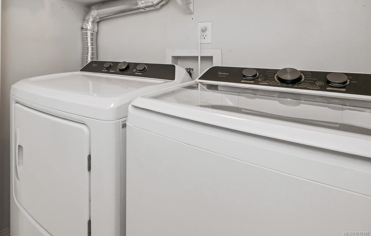 204-1240 Verdier Ave, Central Saanich, BC - Indoor Photo Showing Laundry Room