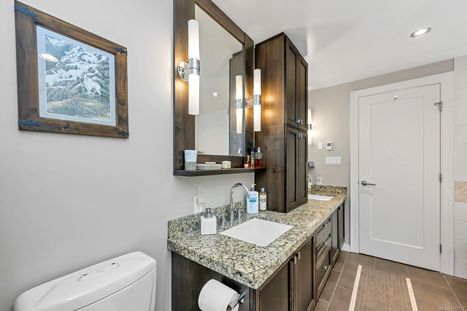 802-1400 Lynburne Pl, Langford, BC - Indoor Photo Showing Bathroom