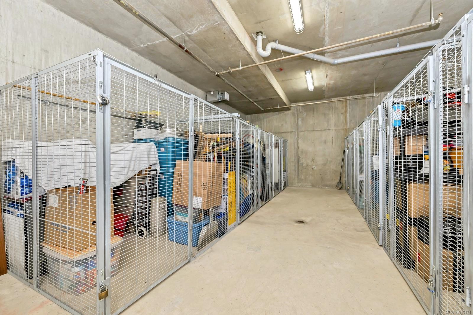 802-1400 Lynburne Pl, Langford, BC - Indoor With Storage