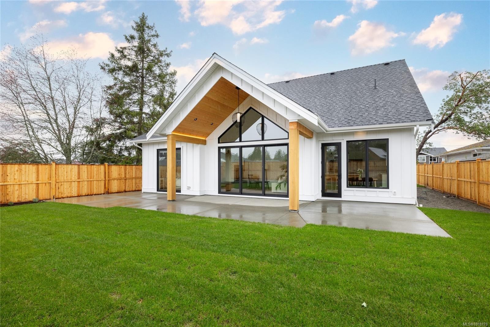 327 Wisteria St, Parksville, BC