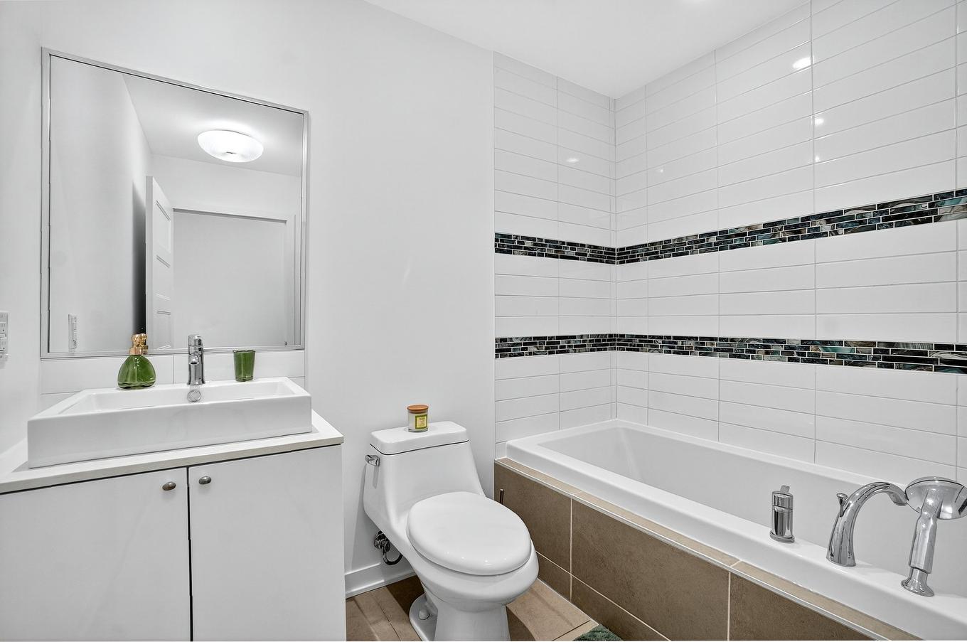 Bathroom - 302-131 Ch. Bates, Mont-Royal, QC - Indoor Photo Showing Bathroom