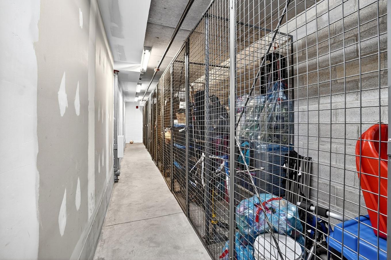 Storage - 302-131 Ch. Bates, Mont-Royal, QC - Indoor