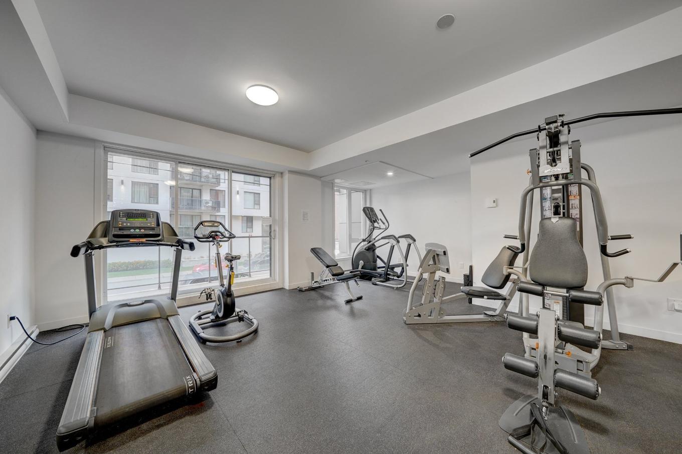 Exercise room - 302-131 Ch. Bates, Mont-Royal, QC - Indoor Photo Showing Gym Room