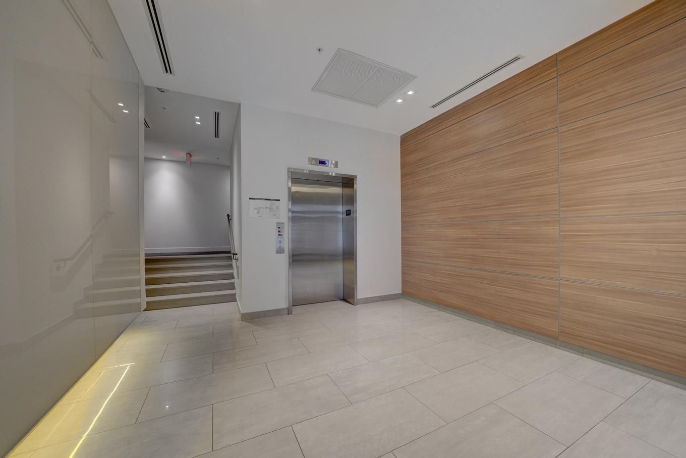 Hall - 302-131 Ch. Bates, Mont-Royal, QC - Indoor Photo Showing Other Room