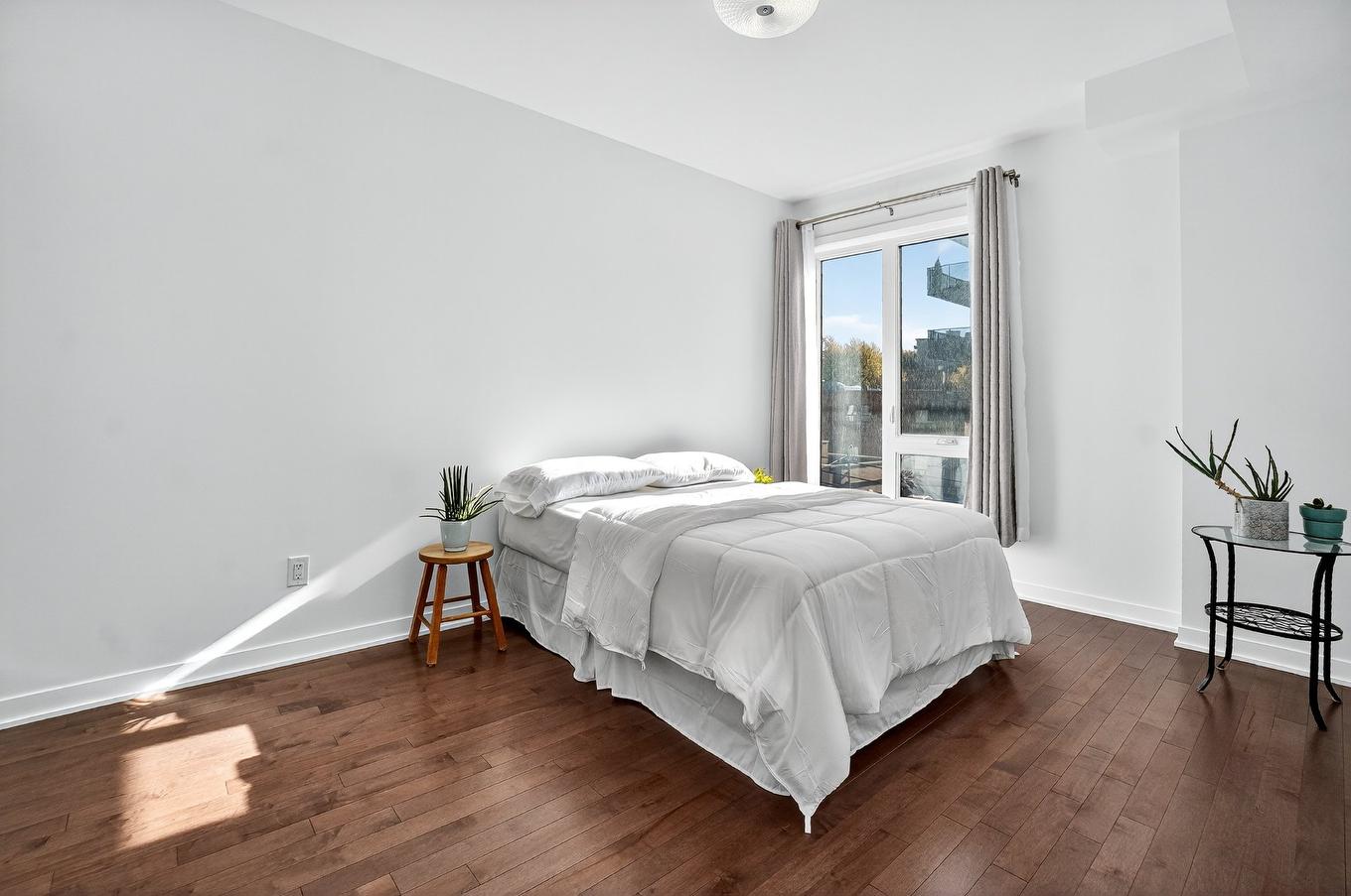 Bedroom - 302-131 Ch. Bates, Mont-Royal, QC - Indoor Photo Showing Bedroom