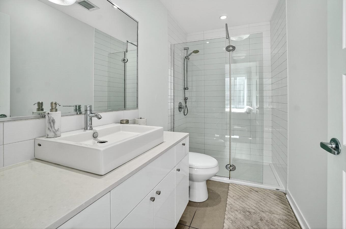 Bathroom - 302-131 Ch. Bates, Mont-Royal, QC - Indoor Photo Showing Bathroom