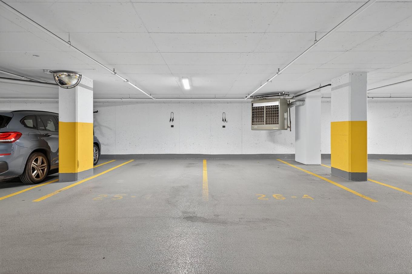 Garage - 510-1228 Rue Des Bassins, Montréal (Le Sud-Ouest), QC - Indoor Photo Showing Garage