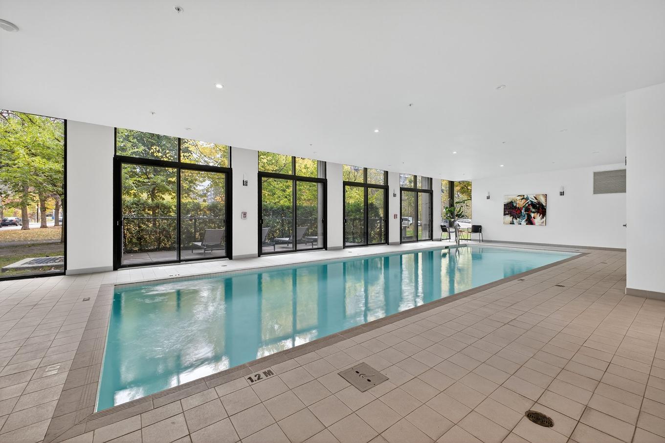 Pool - 510-1228 Rue Des Bassins, Montréal (Le Sud-Ouest), QC - Indoor Photo Showing Other Room With In Ground Pool