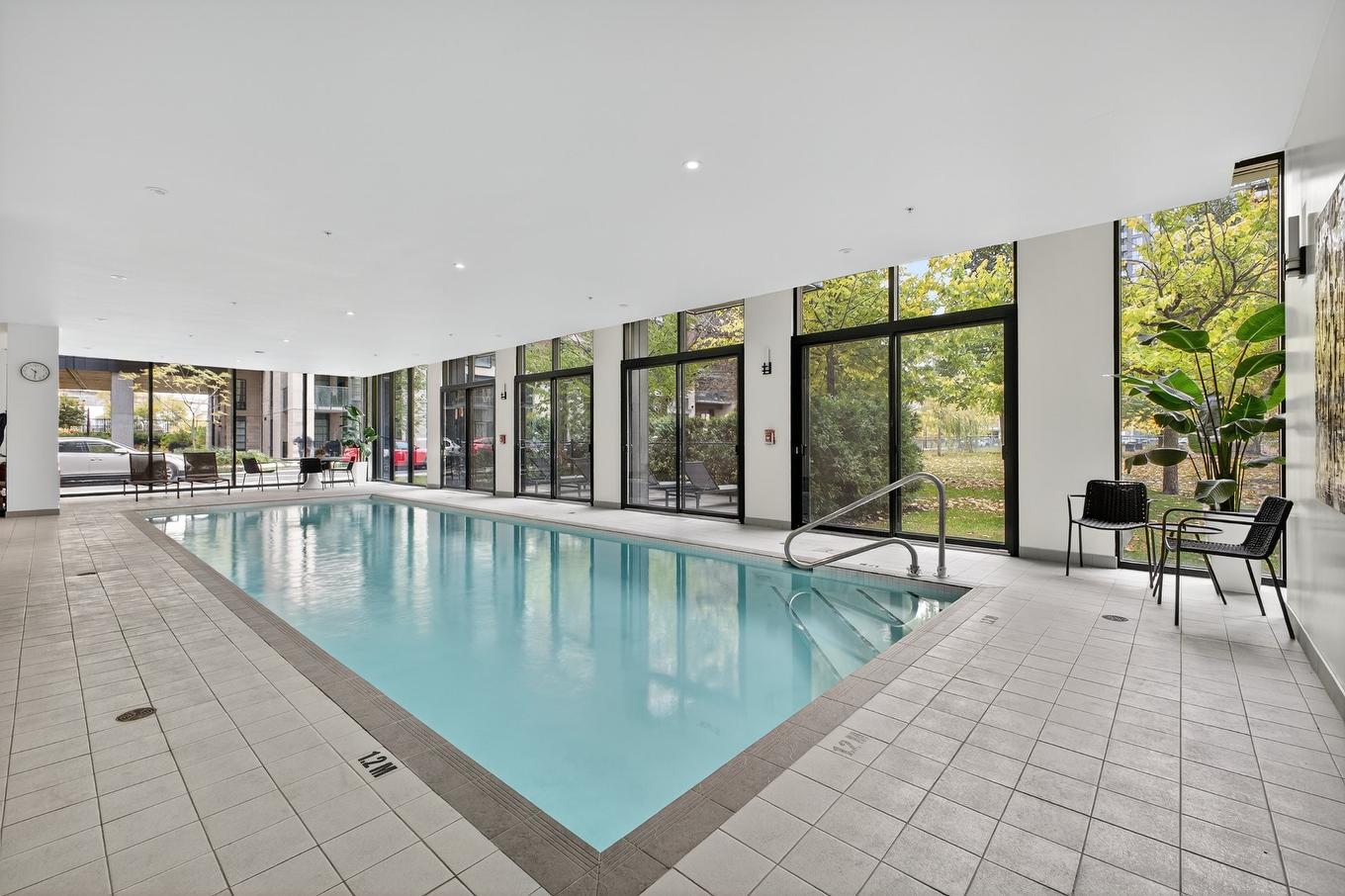 Pool - 510-1228 Rue Des Bassins, Montréal (Le Sud-Ouest), QC - Indoor Photo Showing Other Room With In Ground Pool