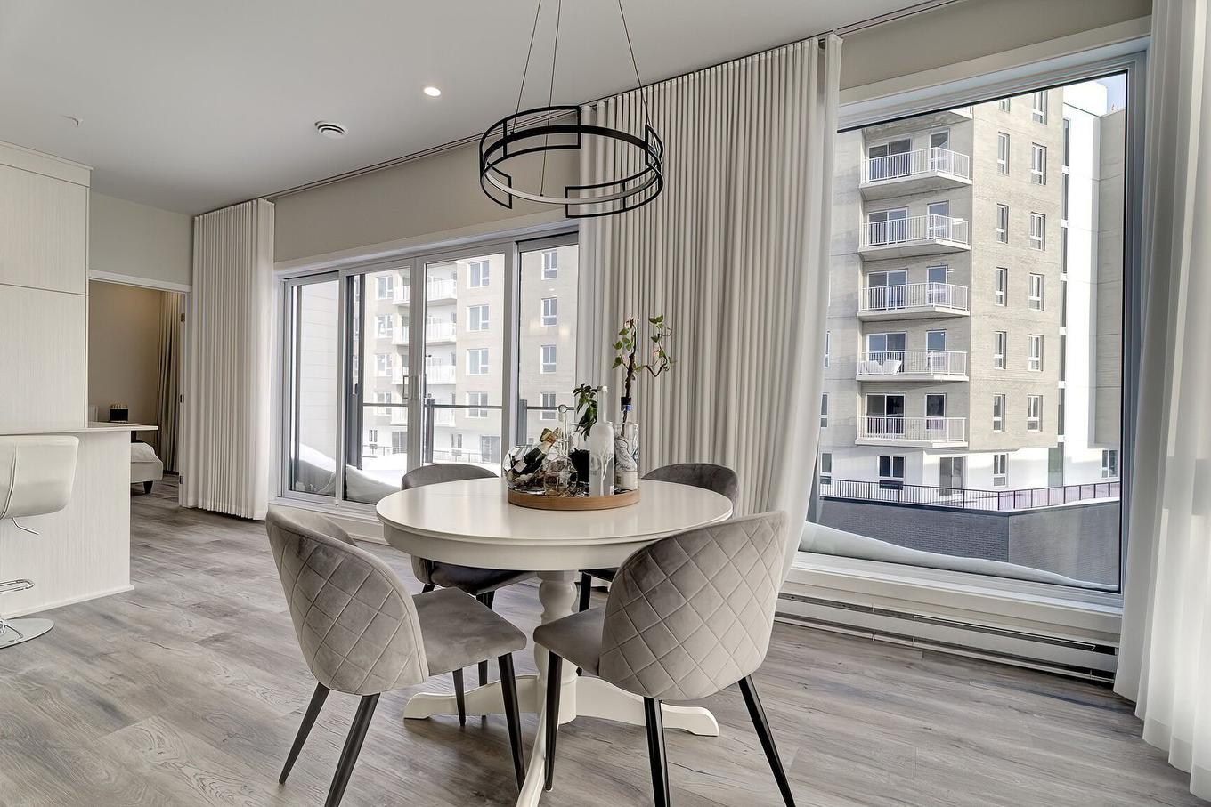 Coin-repas - 402-455 Rue Des Marronniers, Candiac, QC - Indoor Photo Showing Dining Room