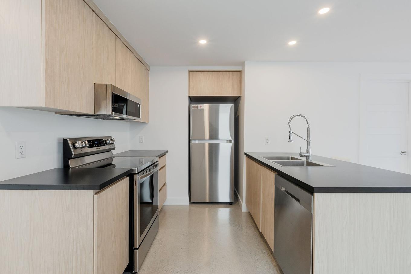 Cuisine - 860 Rue Du Général-De Montcalm, Sherbrooke (Les Nations), QC - Indoor Photo Showing Kitchen With Double Sink